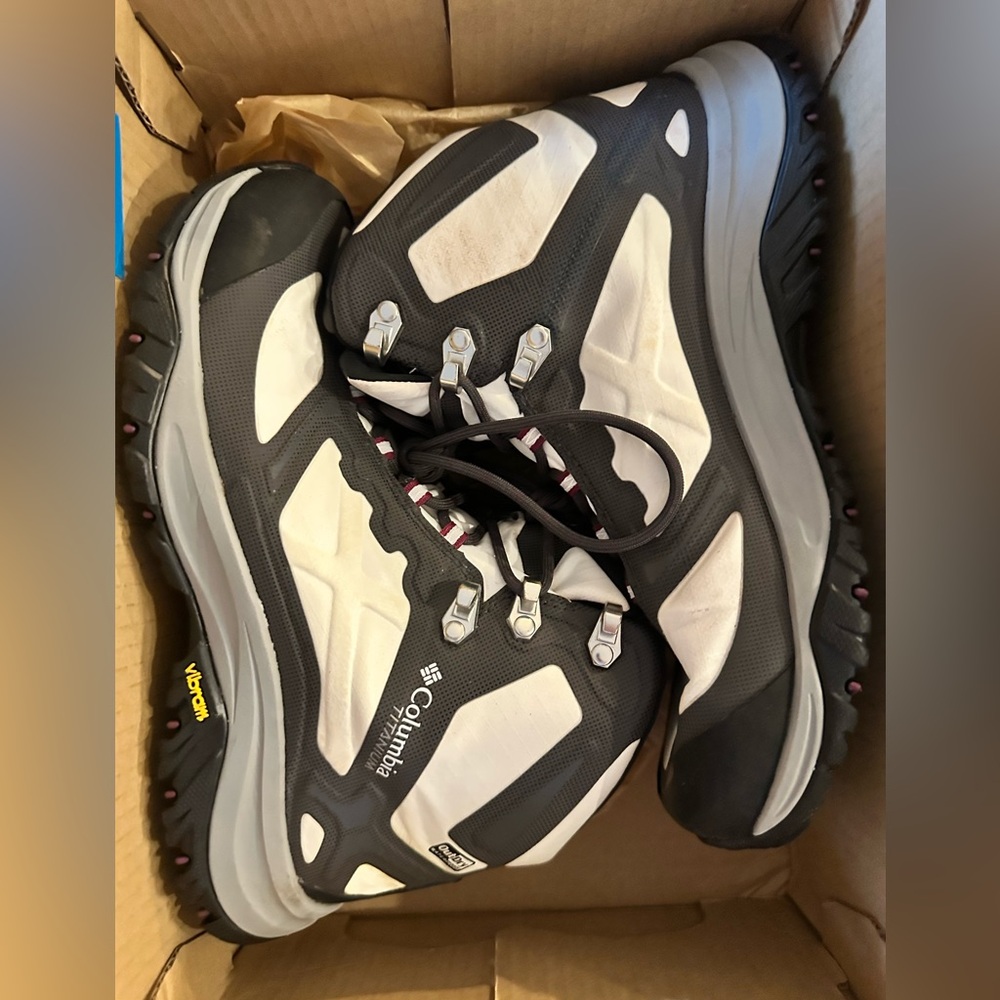 Columbia terrebonne mid outdry extreme hiking boot